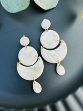 Load image into Gallery viewer, Crema Dangle Earrings