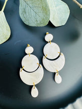 Load image into Gallery viewer, Crema Dangle Earrings