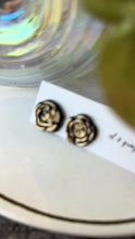 Load and play video in Gallery viewer, Rosette Stud Earrings - Black &amp; Gold
