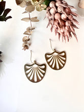 Load image into Gallery viewer, Pella Flower - Gold Metal Earrings
