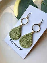 Load image into Gallery viewer, Mariette Dangle Earrings
