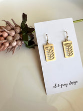 Load image into Gallery viewer, Folk Flower - Gold Metal Earrings

