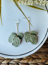 Load image into Gallery viewer, Tilly Dangle Earrings
