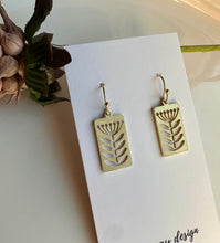 Load image into Gallery viewer, Folk Flower - Gold Metal Earrings
