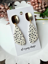 Load image into Gallery viewer, Cassie Dangle Earrings
