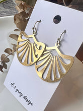 Load image into Gallery viewer, Pella Flower - Gold Metal Earrings
