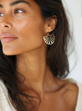 Load image into Gallery viewer, Pella Flower Earrings - Gold Metal
