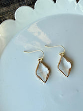 Load image into Gallery viewer, Crystallize Dangle Earrings - Gold Metal
