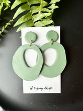 Load image into Gallery viewer, Organic Circle Dangle Earrings
